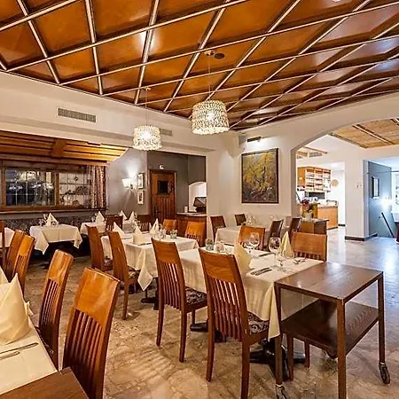 Derby Hotel 3*