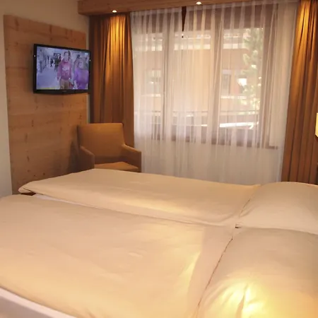 レストラン ダービー